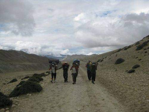 TREKKING IN MUSTANG 2010